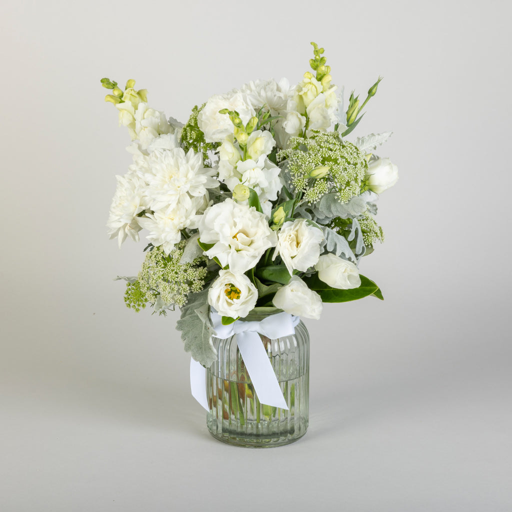 Classic White Flowers / YR002