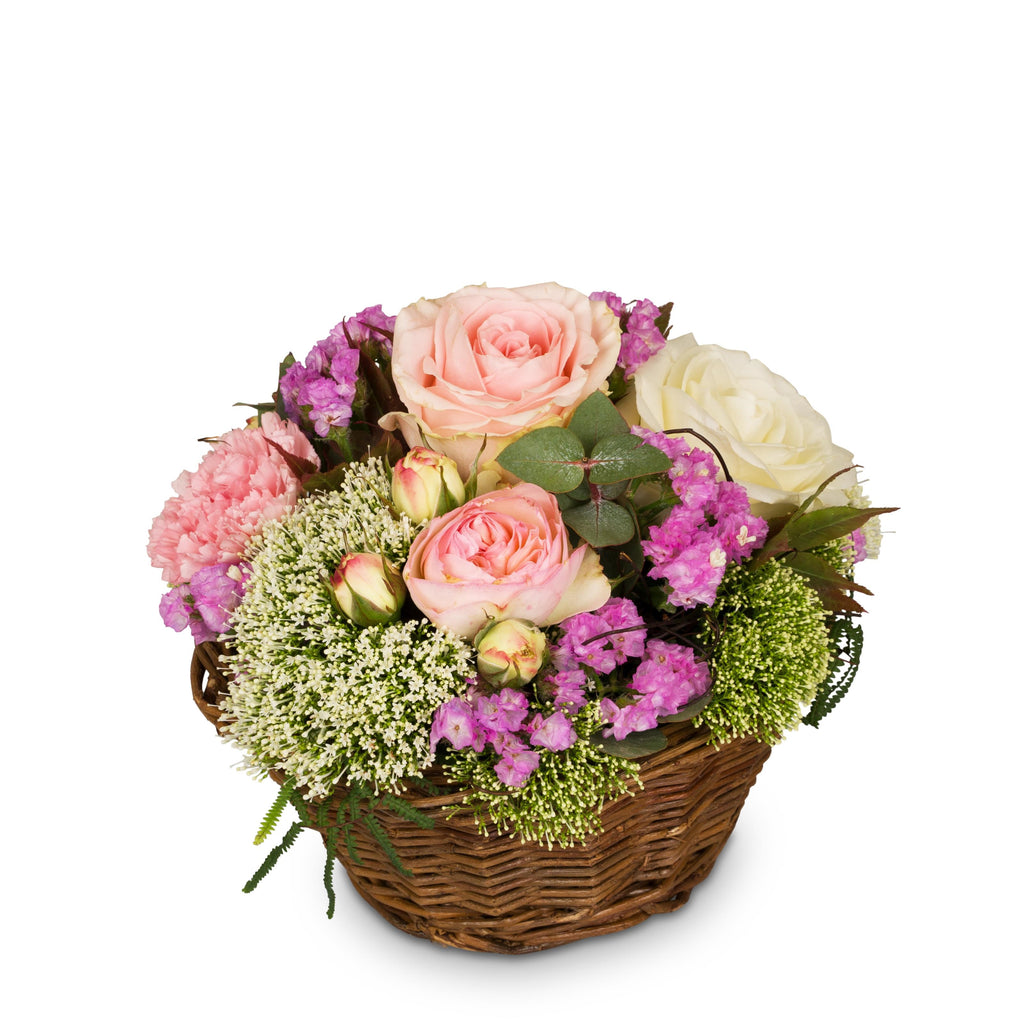 Flower arrangement 'A Basket full of Poetry with Roses' / CHN76457