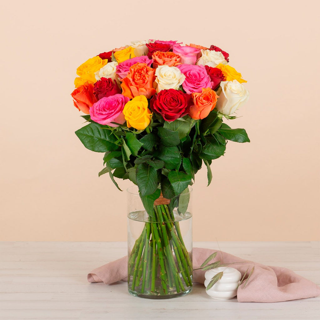 Bouquet of short multicolored roses / RWD001