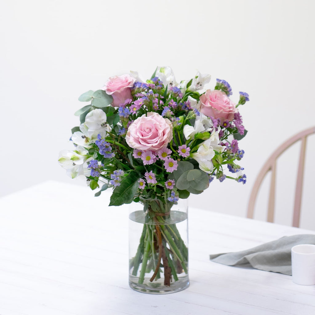 Bouquet of roses and mixed flowers with decorative greenery / F0197-M-N